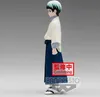 A side view of a figurine of a young man with black and green hair, wearing a white robe over a blue shirt and dark blue hakama pants. Anteprima dell’immagine prodotto