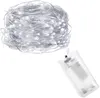 A coiled string of white LED lights with a clear battery pack. Voir les images du produit