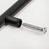 A close-up of a black cabinet handle and a silver screw, showing how they connect. Produktbild-Vorschau