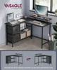 A corner desk with a monitor, laptop, and storage drawers, shown in a room setting and as a diagram. Produktbild-Vorschau