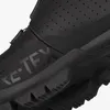A close-up view of a black winter cycling shoe, focusing on the sole and side. Produktbild-Vorschau