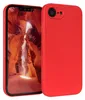 A red phone case is shown next to a smartphone displaying a canyon wallpaper. Produktbild-Vorschau