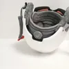 Close-up view of the inside of a white ski helmet. Anteprima dell’immagine prodotto