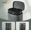 A collage showing a gray trash can with its lid open, revealing an inner bin. Two smaller images below show the exterior of the trash can and how a trash bag is fitted. Anteprima dell’immagine prodotto