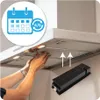 A person is installing a charcoal filter into a range hood, with a calendar icon indicating a replacement schedule. Produktbild-Vorschau