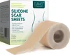 A roll of silicone scar sheets is shown next to its packaging. Produktbild-Vorschau