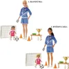 Poupée Barbie entraîneur de football (blonde) et Voir les images du produit 8