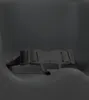 A close-up view of a gray booster seat's harness buckle. Produktbild-Vorschau
