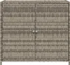 A front view of a gray poly rattan cabinet with two doors and two silver handles. Voir les images du produit