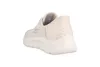 A rear view of a beige Skechers sneaker against a white background. Voir les images du produit