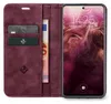 A burgundy flip case for a smartphone, open to reveal card slots and a phone screen displaying the time and date. Produktbild-Vorschau