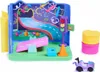 A toy playset with a road, slide, traffic light, and accessories, along with a small toy car and two cylindrical containers. Produktbild-Vorschau