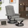 A gray fabric recliner chair with a matching ottoman is shown in a living room setting with a bookshelf in the background. Voir les images du produit