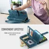 A woman is holding glasses while a phone case is displayed on a desk. Anteprima dell’immagine prodotto