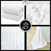 A collage of images showing a white embossed blanket from different angles, with a close-up of its texture and a graphic indicating a positive review. Náhled obrázku produktu