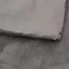 A close-up view of a gray weighted blanket. Produktbild-Vorschau