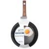 A frying pan with a fried egg on a white background. Anteprima dell’immagine prodotto
