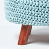 HOMESCAPES Gestrickter Fußhocker, 30 cm hoch, hellblau Produktbild-Vorschau 4