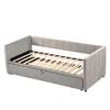A light gray upholstered daybed with a wooden slatted base and a pull-out drawer is shown against a white background. Anteprima dell’immagine prodotto