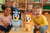 Bluey und Bingo Kuscheltier braun Figur Bingo Plüsch 35 cm Produktbild-Vorschau 6