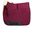 A burgundy saddle pad with cream-colored sheepskin trim and black accents, laid flat against a white background. Produktbild-Vorschau