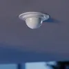 A white motion detector mounted on a ceiling. Náhled obrázku produktu