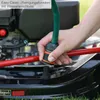 A hand is shown connecting a green garden hose to a lawnmower for cleaning. Produktbild-Vorschau