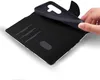 A hand is shown placing a phone into a flip case with a floral pattern. Produktbild-Vorschau