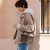 reisenthel borsetta pochette  Mini Pouch Leo Fake Fur Anteprima dell’immagine prodotto 14