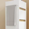 Detailansicht des Handtuchhalters am SoBuy Badschrank BZR225-WN mit grauem Handtuch Podgląd zdjęcia produktu
