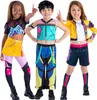 Drei Kinder im kompletten KPop Demon Hunters Look: Mira Core, Zoey Core und Rumi Core in ihren bunten Originalkostümen. Podgląd zdjęcia produktu