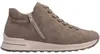 Das Bild zeigt einen Freizeitschuh in der Farbe Beige aus Seitenansicht. Der Schuh hat eine profilierte Sohle und mehrere kleine Belüftungsöffnungen an der Seite. Vista previa de la imagen del producto