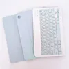 A blue tablet case and a white keyboard are laid out on a white background. Náhled obrázku produktu