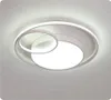 A modern LED ceiling light with three interlocking rings, mounted on a white ceiling. Podgląd zdjęcia produktu