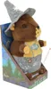 A plush toy marmot wearing traditional Bavarian clothing and a hat, presented in its retail packaging. Produktbild-Vorschau