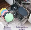 Various kitchen accessories are placed inside a dishwasher rack. Produktbild-Vorschau
