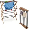 A wooden folding drying rack with clothes on it, and a folded version of the drying rack next to it. Anteprima dell’immagine prodotto