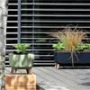 Two planters with plants on a wooden deck, with a slatted background. Voir les images du produit