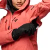 Dame trägt die Recon Stretch LT Shell Jacke von Black Diamond in korallenrot; mit einer Hand in der Tasche. Produktbild-Vorschau
