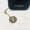 Guess Zawieszka Gucpmhgld Telefono Strapheart Fascino con Anteprima dell’immagine prodotto 7