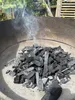 Nach und nach die Holzkohle darauf legen. Sie können auch Holzkohlebriketts dazu verwenden. Produktbild-Vorschau