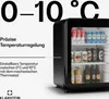 A black mini-fridge with drinks inside, next to text describing its temperature control features. Produktbild-Vorschau