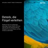A split image with text on the left and a close-up of blue feathers on the right. Produktbild-Vorschau