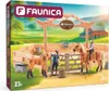 A toy playset of a horse riding school with figures and accessories, shown on its packaging. Náhled obrázku produktu