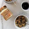 Mandelcreme ohne Zuckerzusatz glutenfrei vegan und ohne Palmöl im Glas neben Frühstücksschale Produktbild-Vorschau