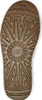 The image shows the sole of a brown UGG boot. Voir les images du produit