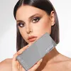 A woman is holding a makeup palette. Produktbild-Vorschau