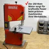 A red and gray bandsaw is shown on a wooden surface, with a shelf of small parts in the background. Text overlays describe the product's features. Produktbild-Vorschau