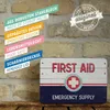 A vintage-style first aid tin is displayed against a brick wall background, with descriptive text overlays highlighting its features. Podgląd zdjęcia produktu