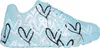A side view of a turquoise sneaker with a heart pattern. Produktbild-Vorschau